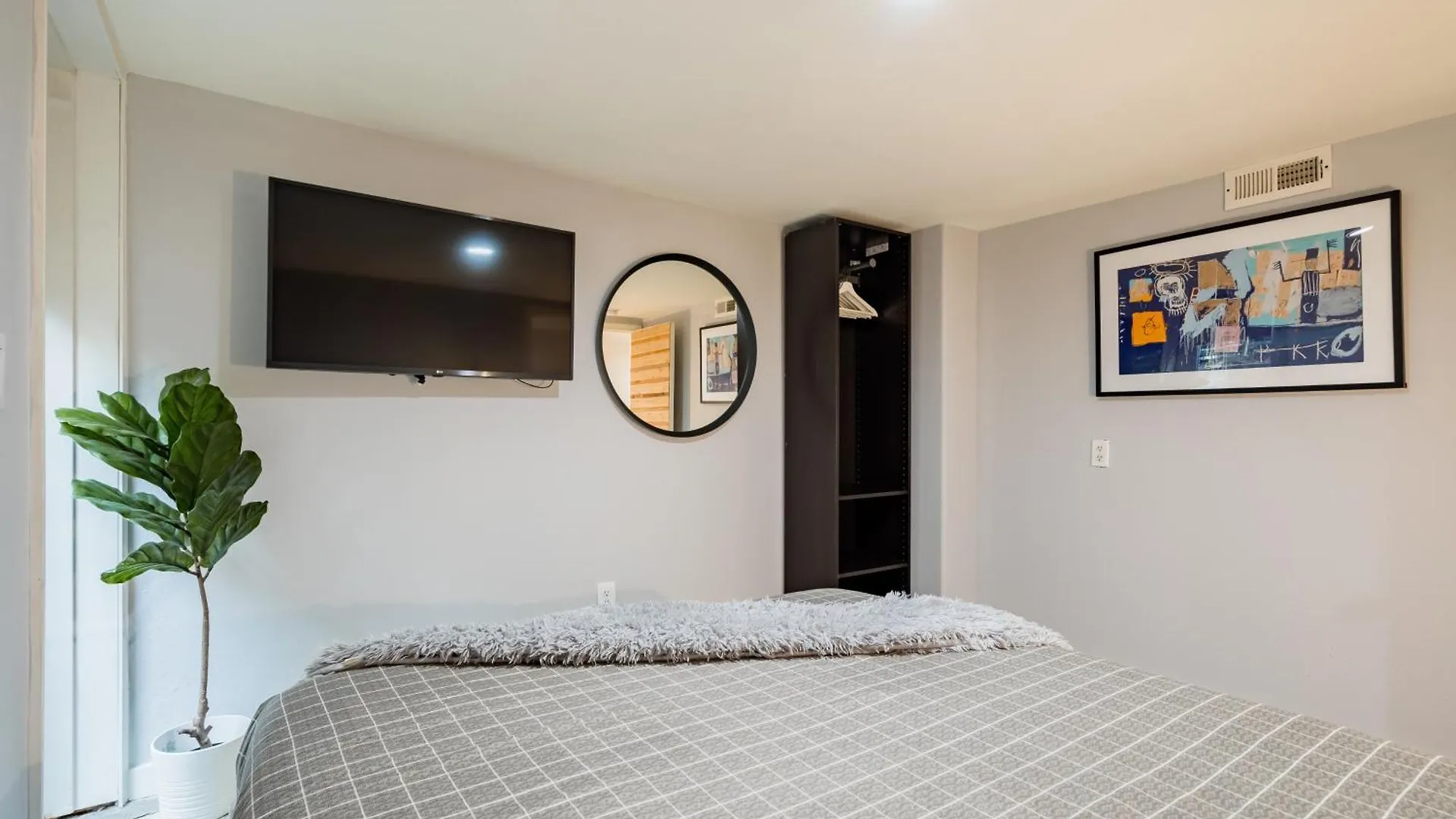 Stay Portland - Lovely Location, 4 Bedroom Pearl Apt, Sleeps 8 contacts
