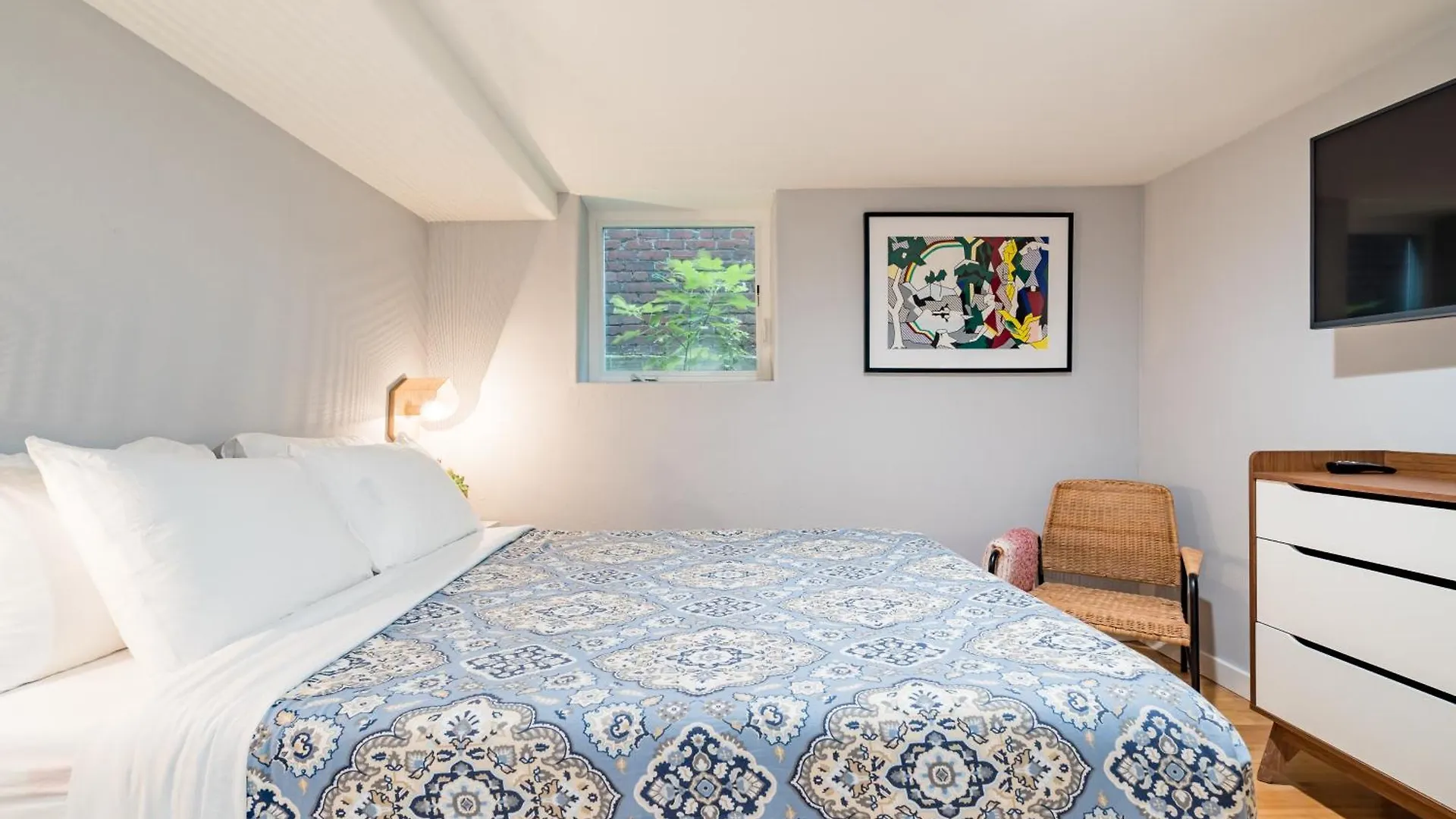 Stay Portland - Lovely Location, 4 Bedroom Pearl Apt, Sleeps 8