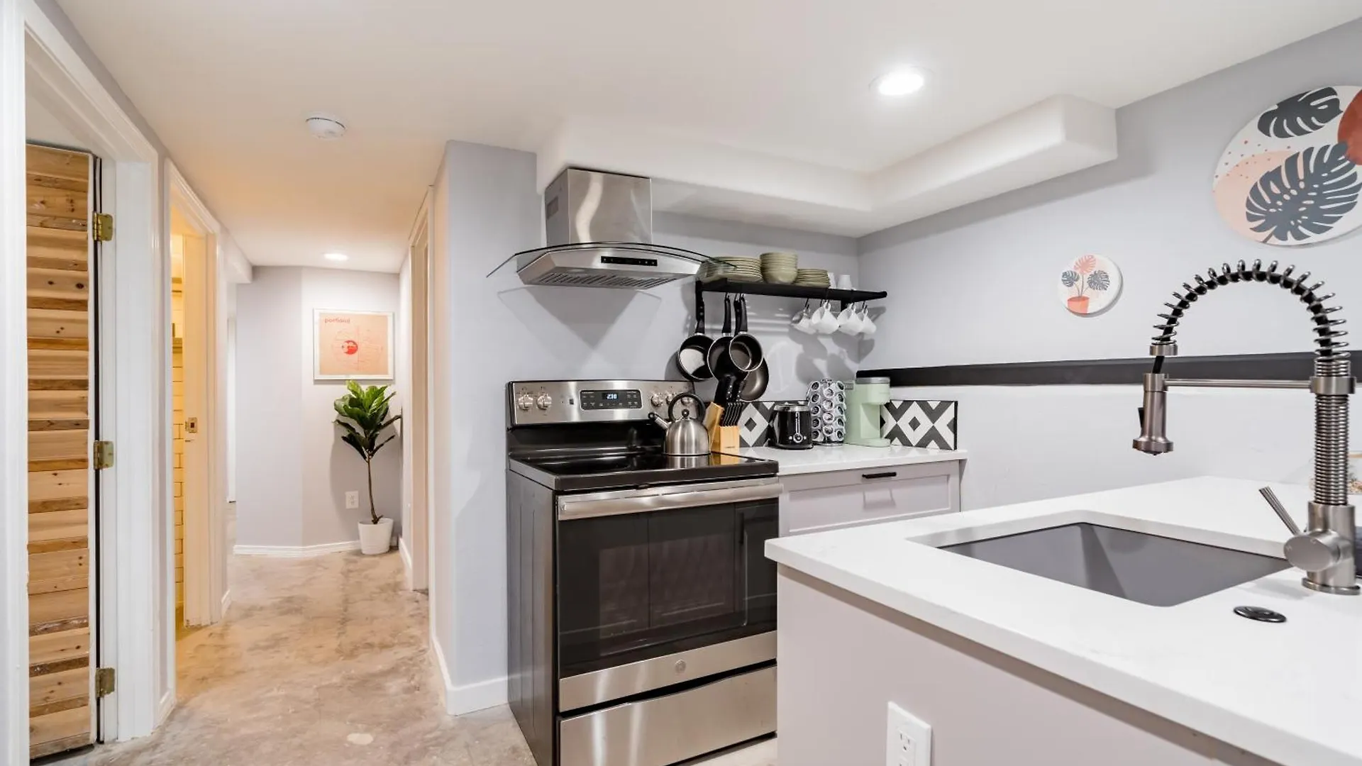 Stay Portland - Lovely Location, 4 Bedroom Pearl Apt, Sleeps 8 Apartment