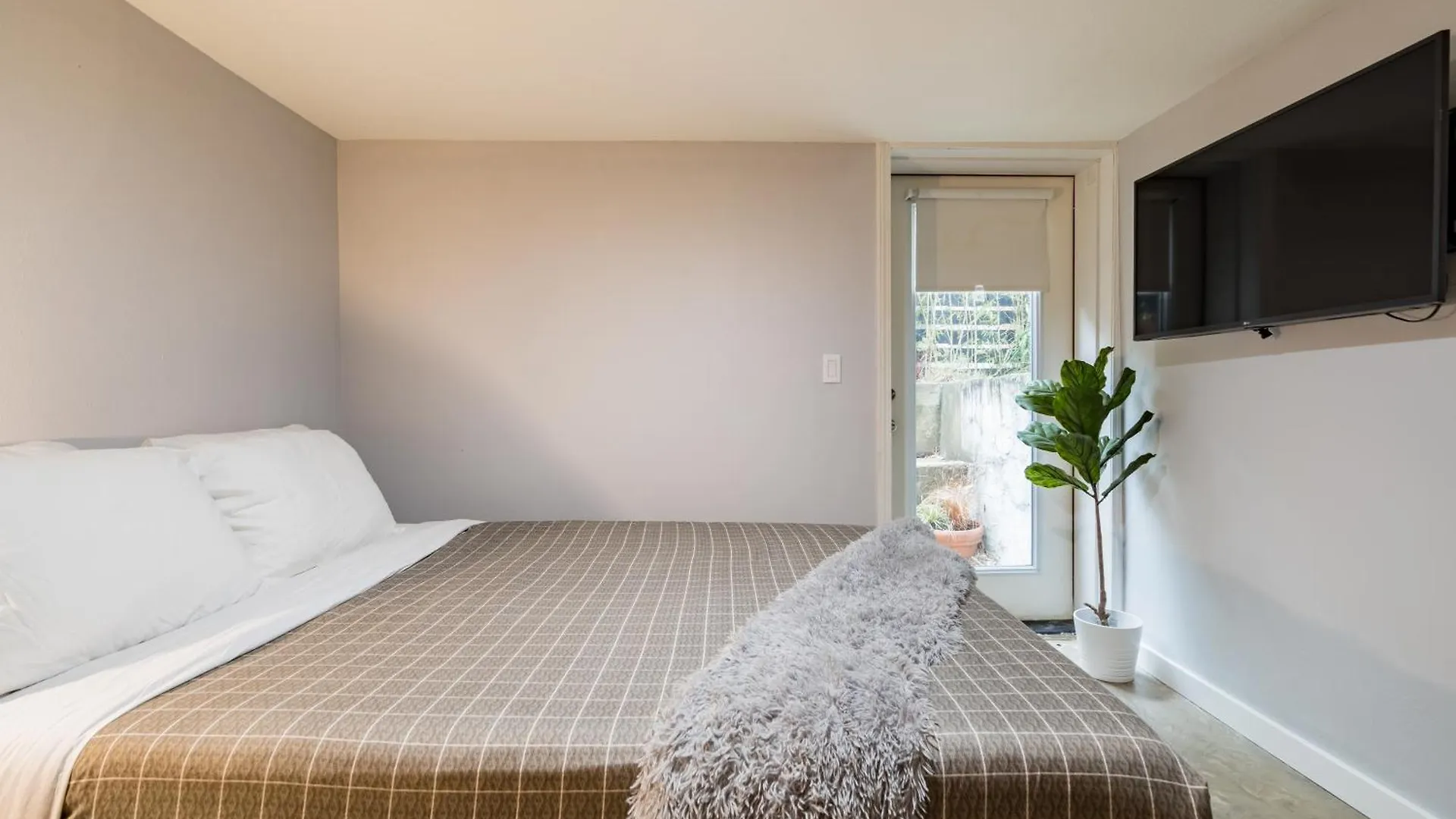 Stay Portland - Lovely Location, 4 Bedroom Pearl Apt, Sleeps 8 Apartment