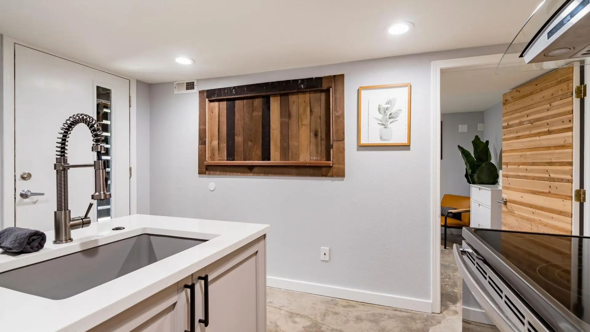 Stay Portland - Lovely Location, 4 Bedroom Pearl Apt, Sleeps 8 Apartment