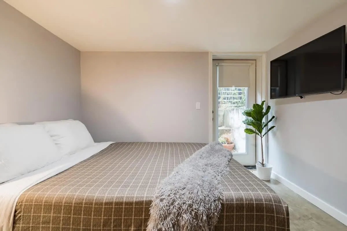 Stay Portland - Lovely Location, 4 Bedroom Pearl Apt, Sleeps 8 Apartment