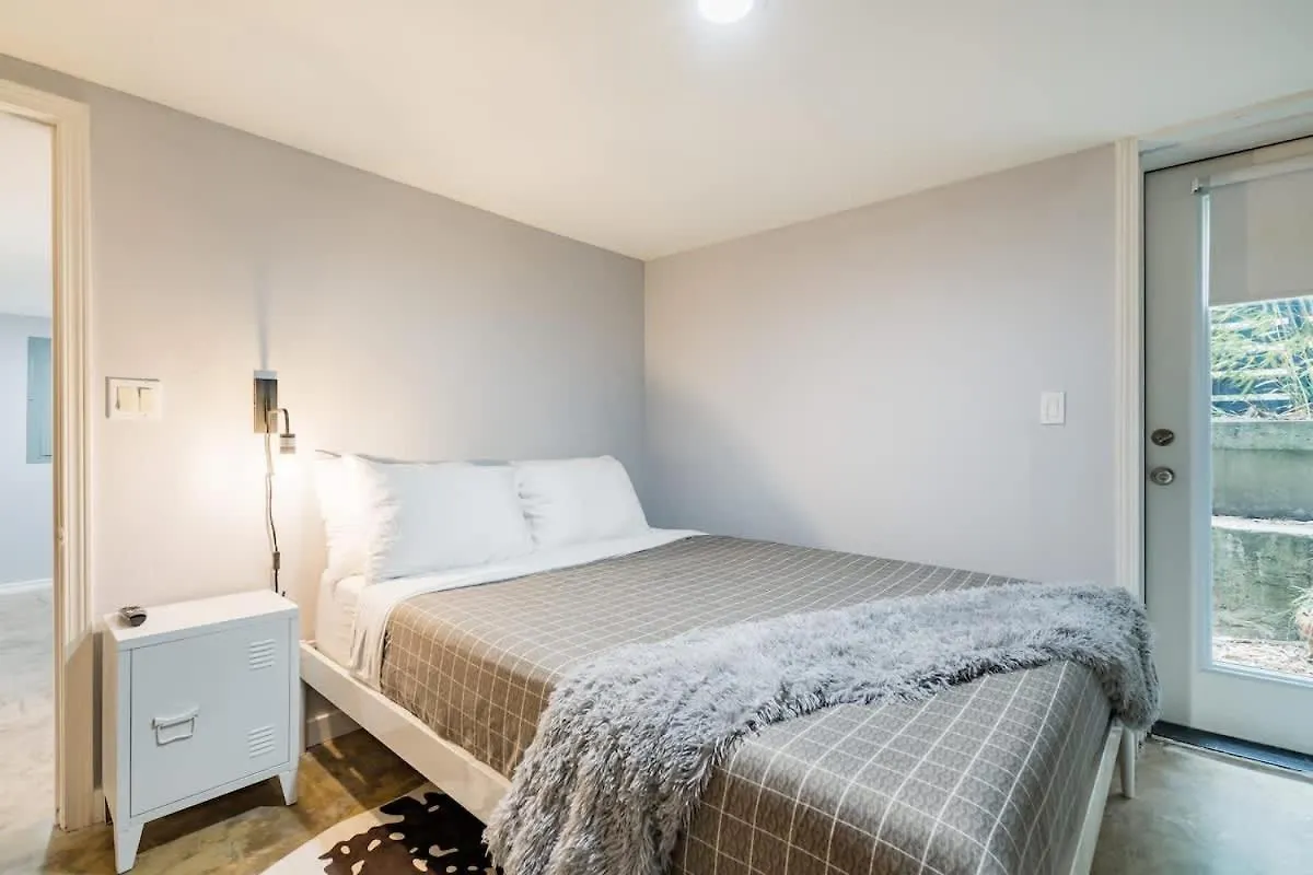 Apartment Stay Portland - Lovely Location, 4 Bedroom Pearl Apt, Sleeps 8 United States