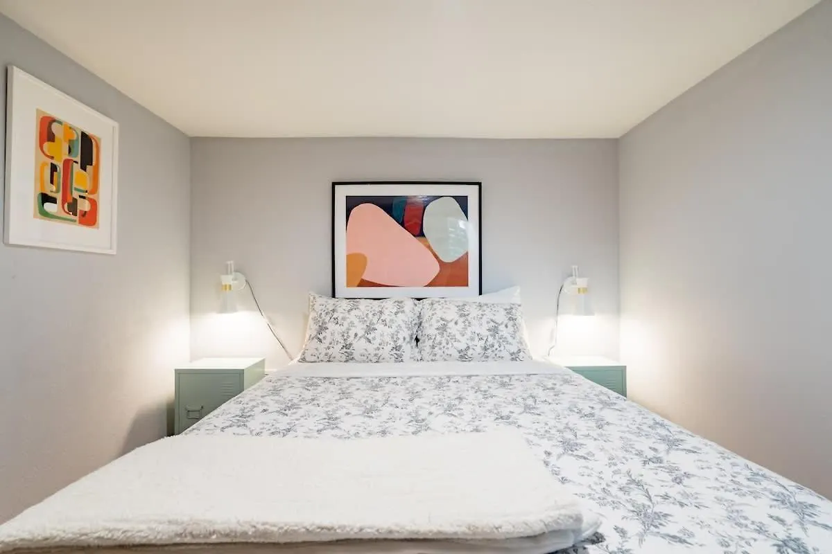 Stay Portland - Lovely Location, 4 Bedroom Pearl Apt, Sleeps 8